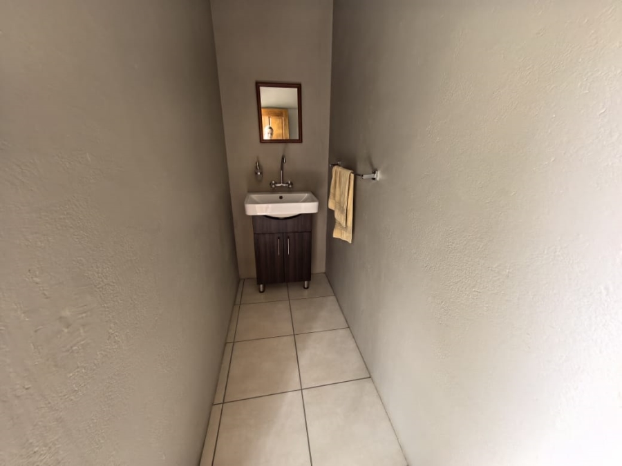 5 Bedroom Property for Sale in Labram Northern Cape